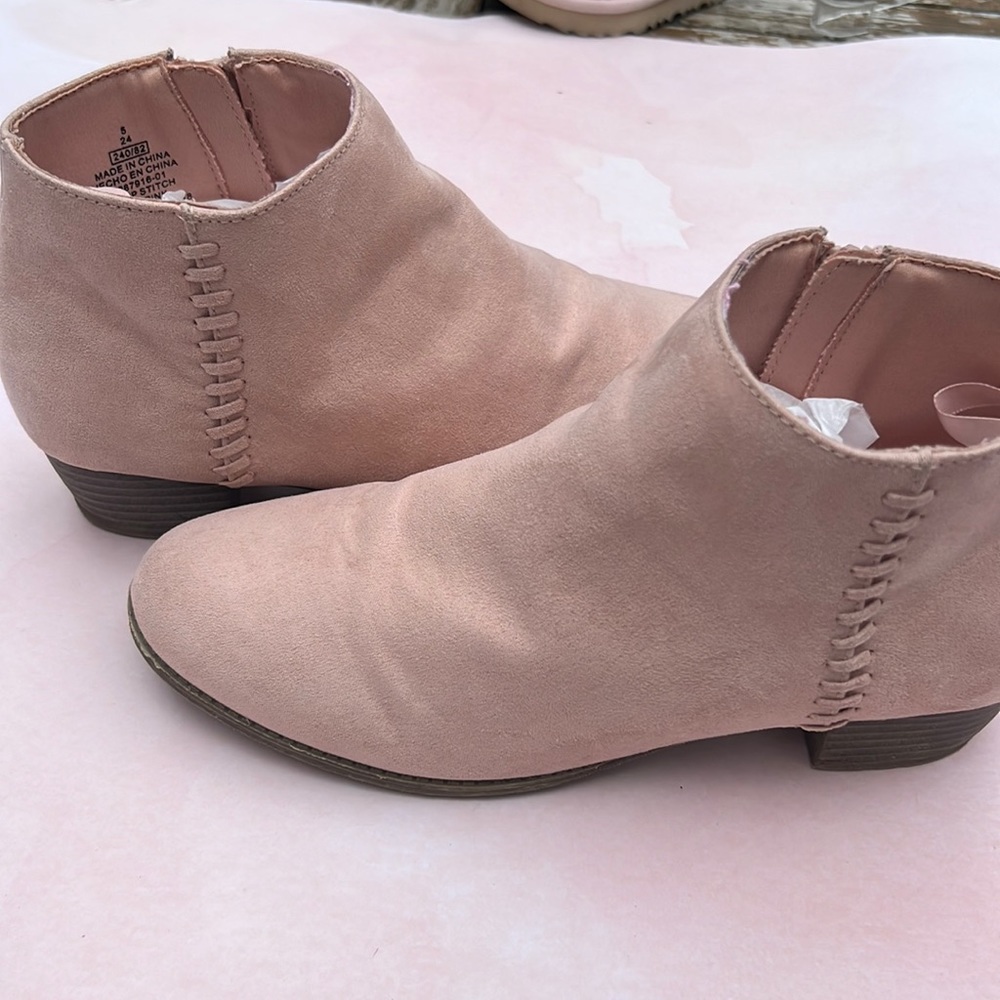 Shoe boots
